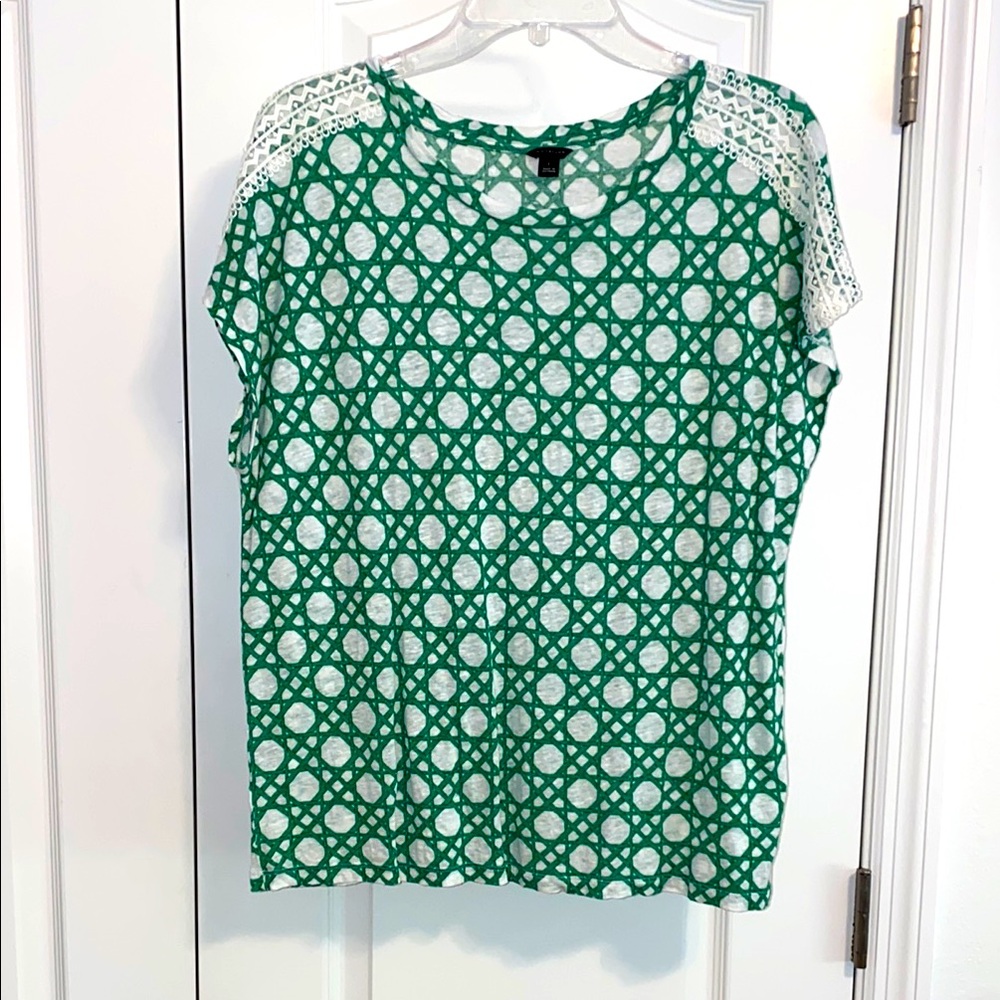 Ann Taylor women’s size large green top with lace detail at shoulders. Linen